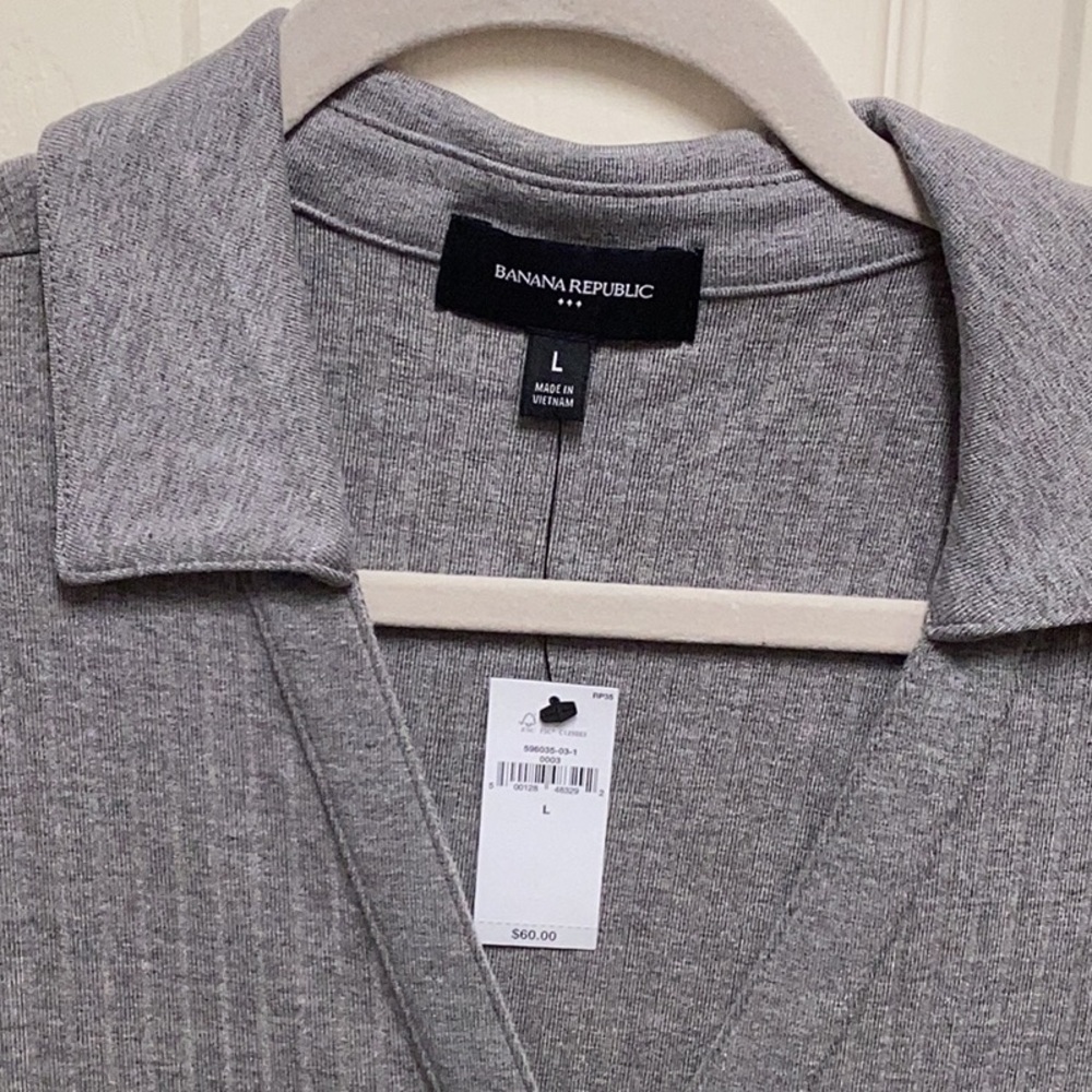 Banana Republic Light Gray Ribbed V-Neck knit top